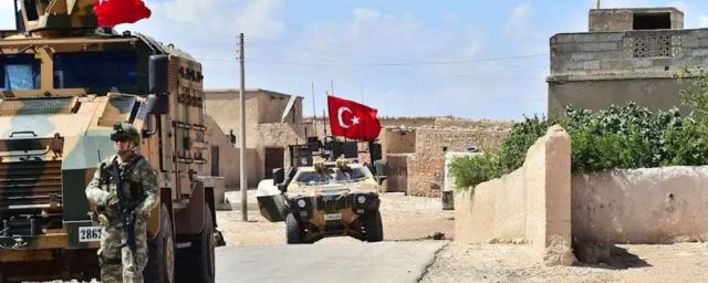 Министерство нацобороны Турции: трое солдат убиты из-за взрыва на границе с Сирией
