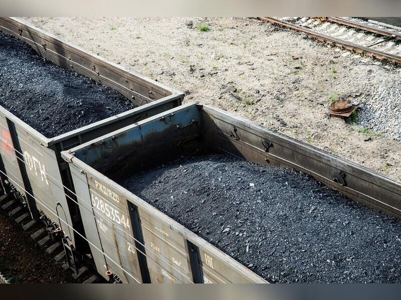 Владимир Путин поручил правительству подумать над закрытием угольных шахт