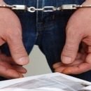 В Новосибирске задержали мужчину, домогавшегося к школьнице в подъезде
